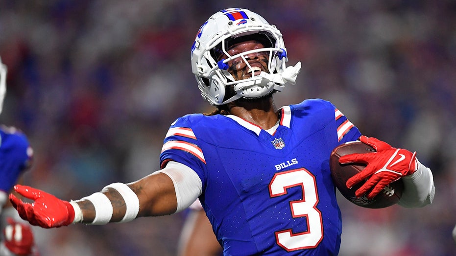 Bills' Damar Hamlin records 1st career interception, sets up another TD vs Jaguars