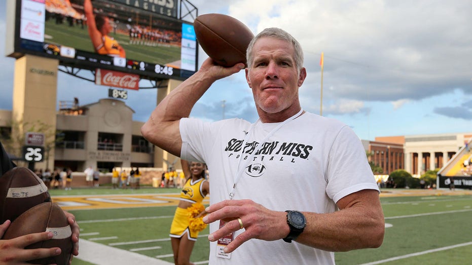 NFL legend Brett Favre announces he has Parkinson's disease