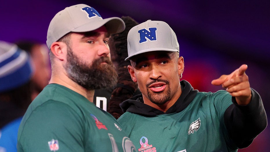 Jason Kelce thinks Jalen Hurts 'needs to be more of a leader' amid QB's new responsibilities