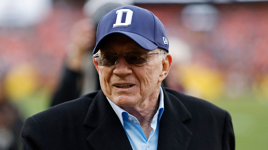 Cowboys owner Jerry Jones says it's 'very fair' to blame him for team's struggles