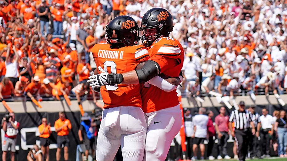 Oklahoma State hangs on in double overtime to avoid Arkansas upset