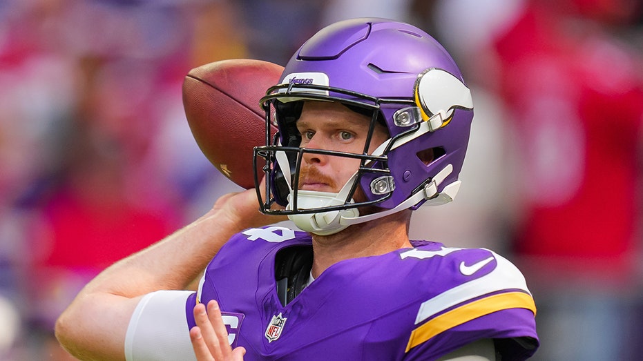 Vikings' Sam Darnold launches 97-yard touchdown to Justin Jefferson vs 49ers to start Week 2