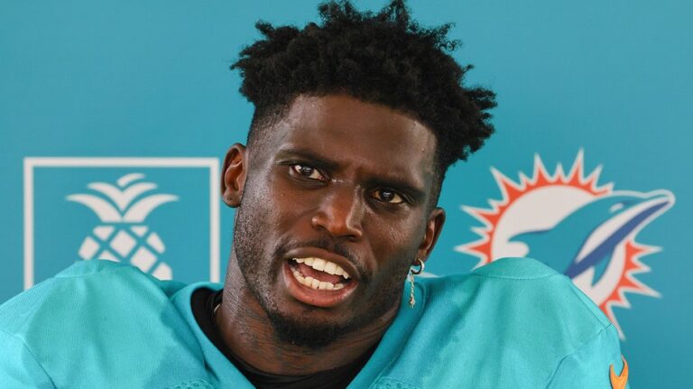 Dolphins' Tyreek Hill calls for firing of officer placed on administrative duties after detention