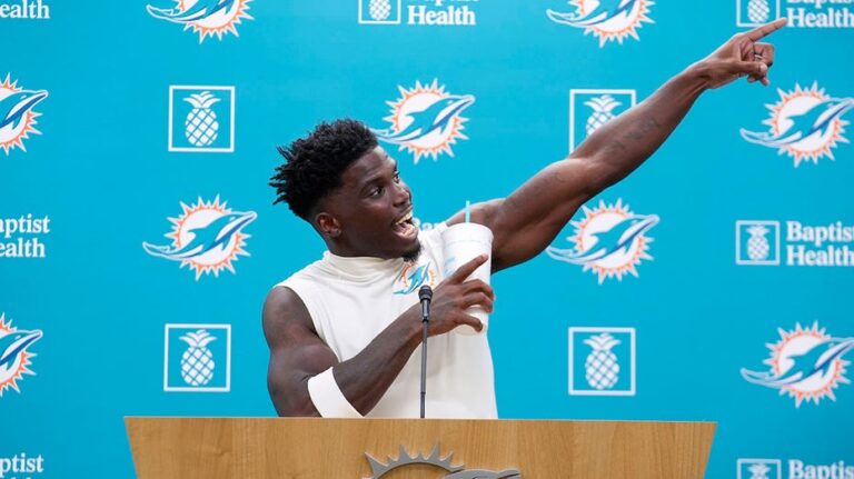 Dolphins' Tyreek Hill doubles down on demand for officer to be fired: 'He gotta go'