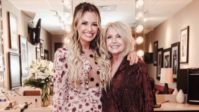 Country music star Carly Pearce says mom called her out for swearing at concert heckler