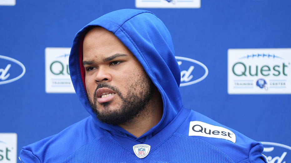 Giants' lineman Jermaine Eluemunor blasts fans over 'inhumane' behavior directed at Daniel Jones