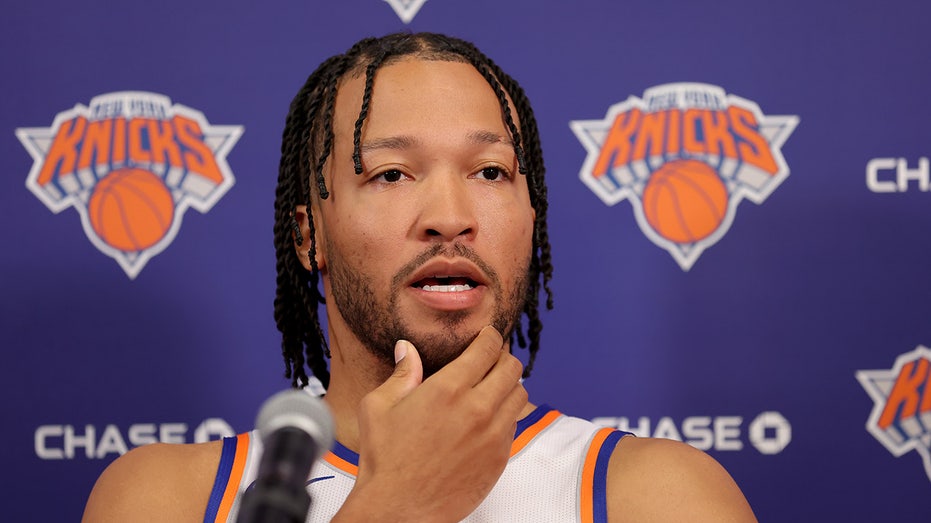 Knicks stars hilariously answer questions about reported blockbuster trade: ‘Who’s Karl?’