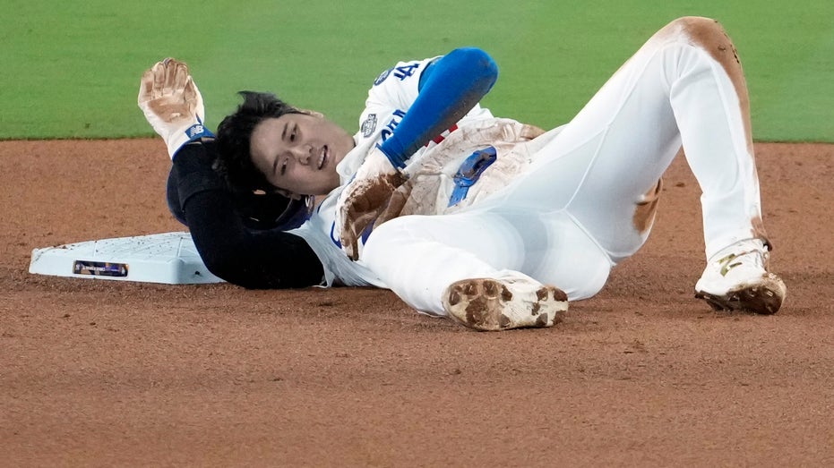 Shohei Ohtani leaves World Series Game 2 with injury after failed stolen base attempt