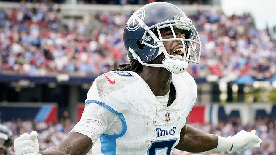 Titans' Calvin Ridley demands more targets early in game as frustration boils over