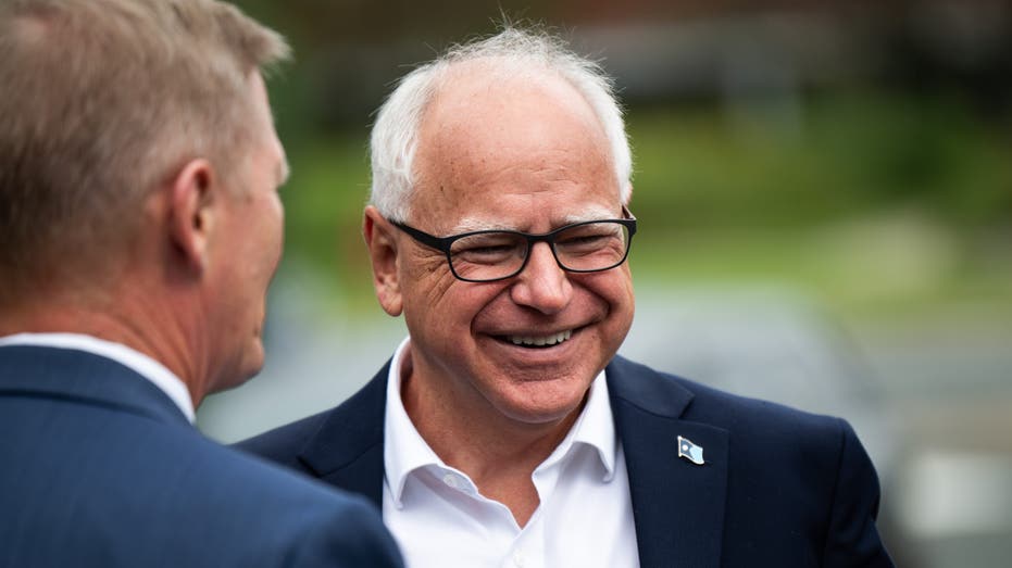 Vikings fan Tim Walz discusses security concerns about his Lambeau visit, praises head coach Kevin O'Connell