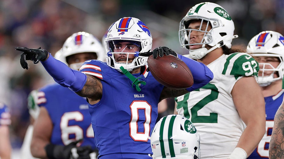 NFL fans rip refs as Bills hold on for crucial divisional win over Jets