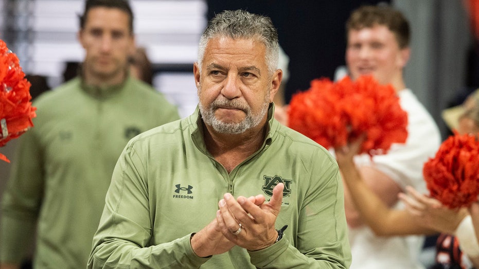 Auburn's Bruce Pearl reveals his message to team after plane turned around due to players fighting