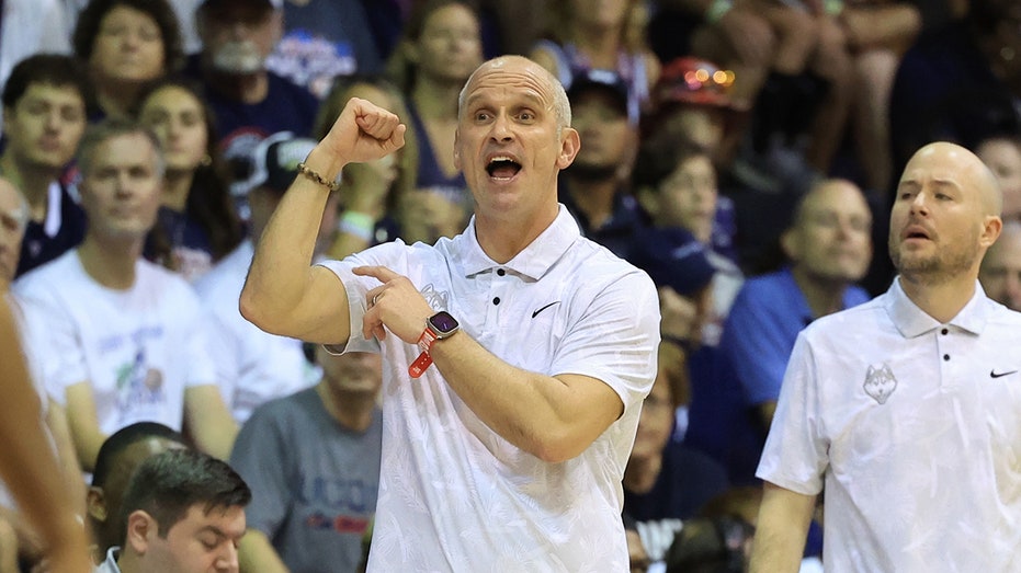 UConn's Dan Hurley tears into officials after costly technical foul, loss to Memphis