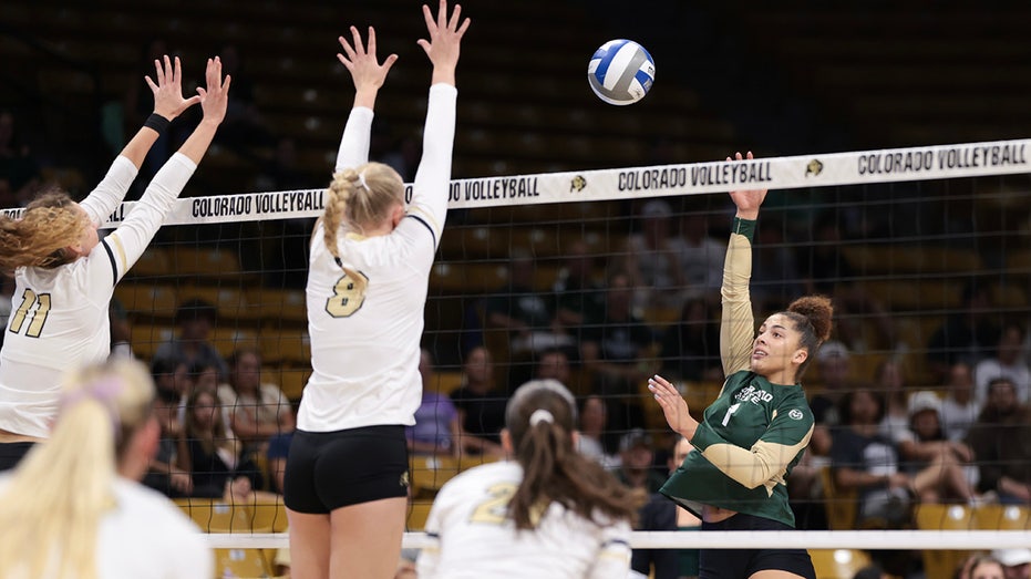 Women's volleyball player, accused of conspiring with SJSU transgender athlete, kneels during national anthem