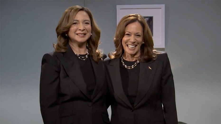 Kamala Harris appears on 'SNL' on final episode before election