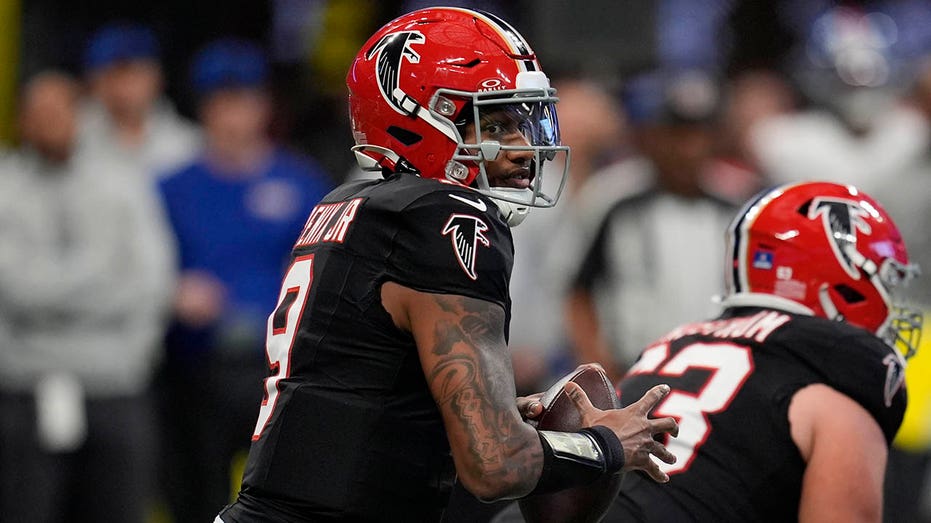 Michael Penix Jr picks up first career victory as starter as Falcons trounce Giants