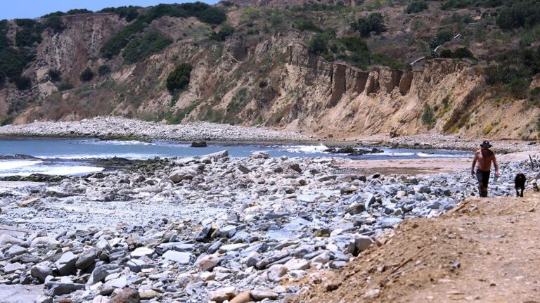 Los Angeles-area authorities investigating human legs found on shoreline